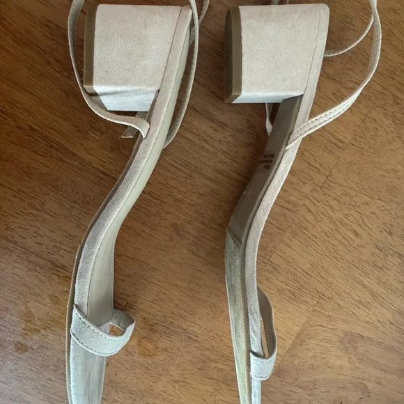 Lulu’s light nude heels - Picture 2 of 4